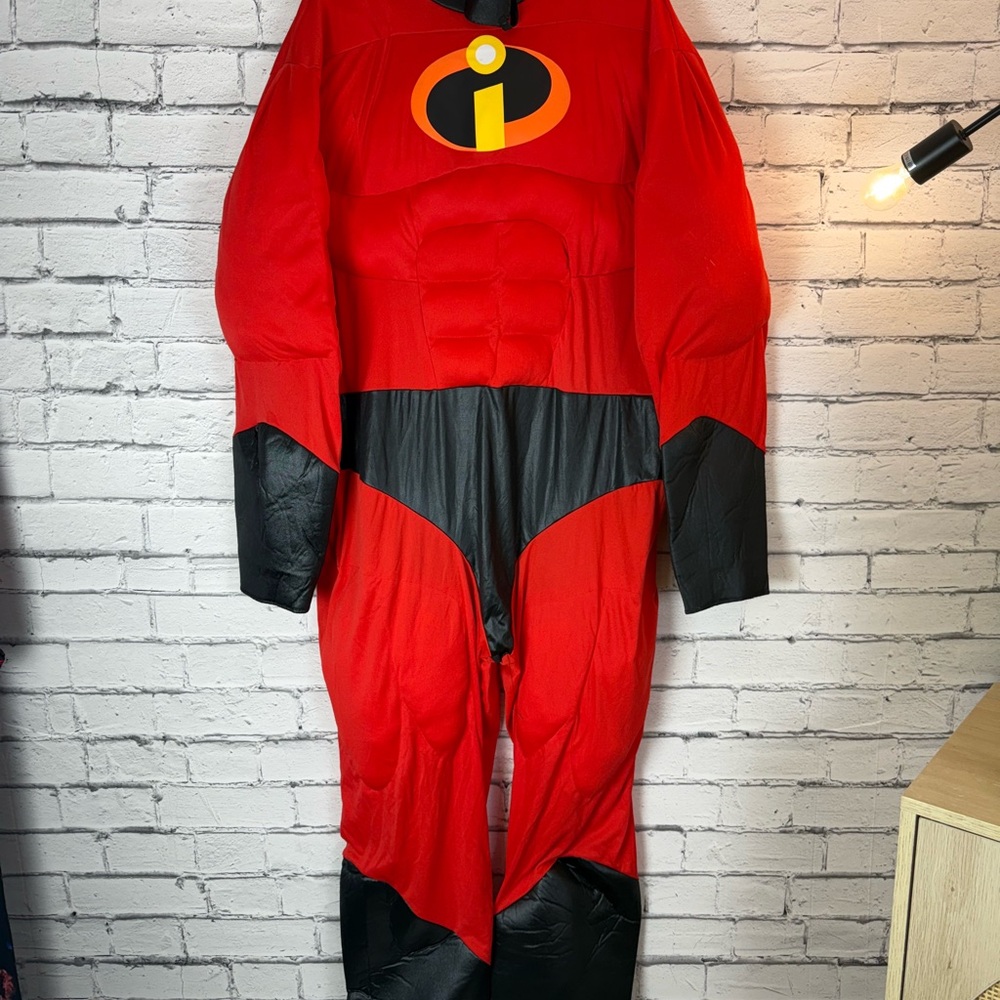 Men’s Disney Red and Black Mr Incredibles Costume